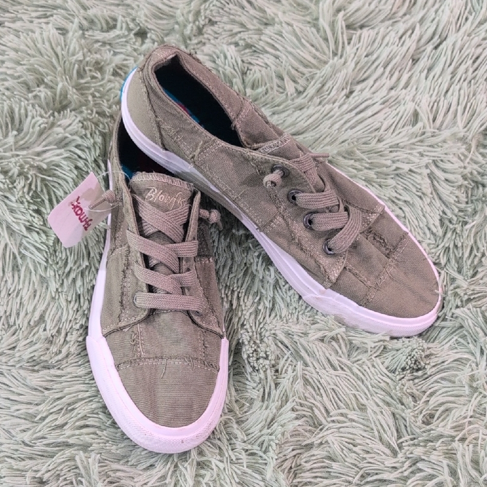Blowfish Tan Sneakers Comfortable Casual Shoes